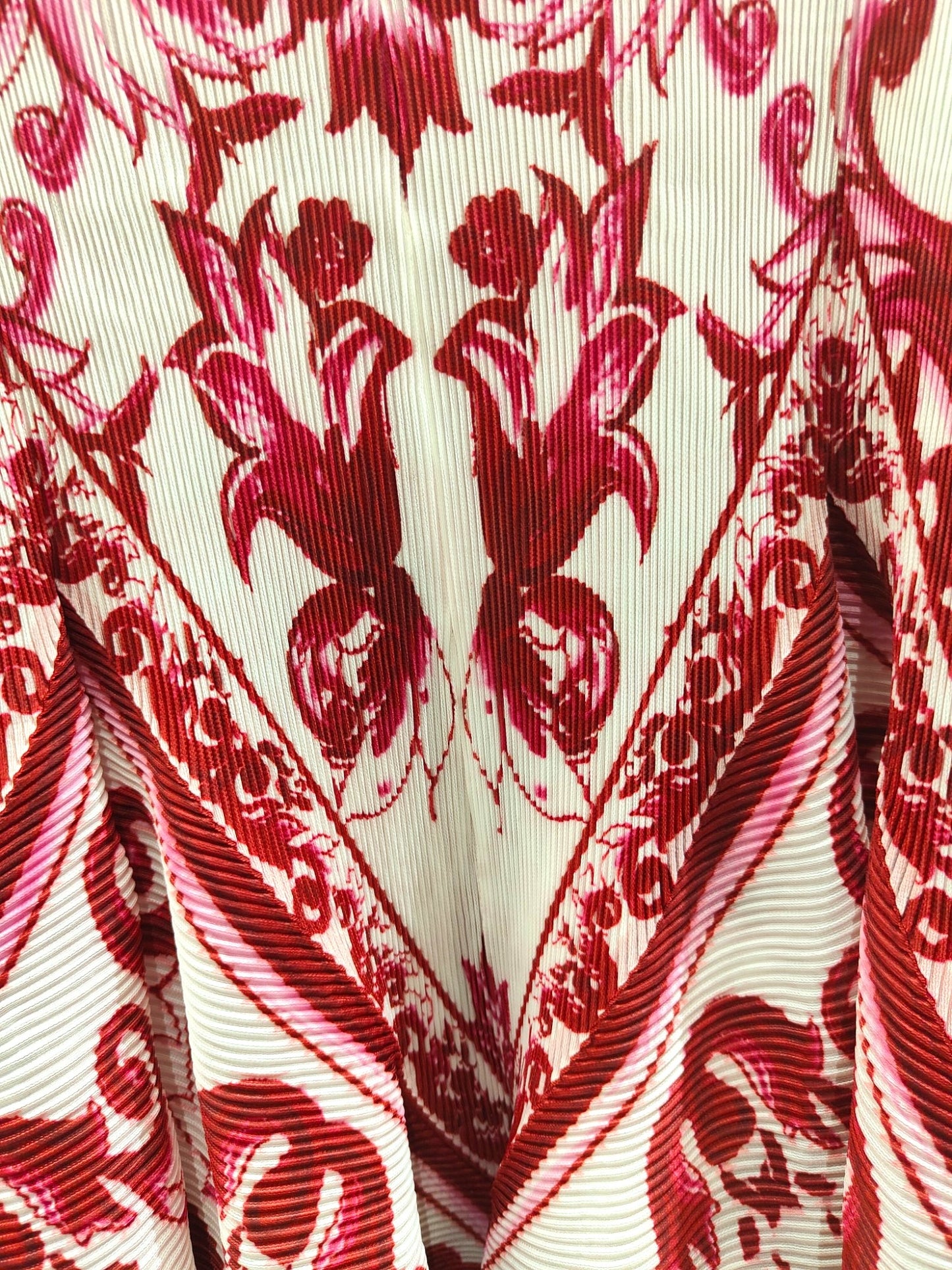 Miyake Pleated Porcelain print Retro Dress - Maroon & White